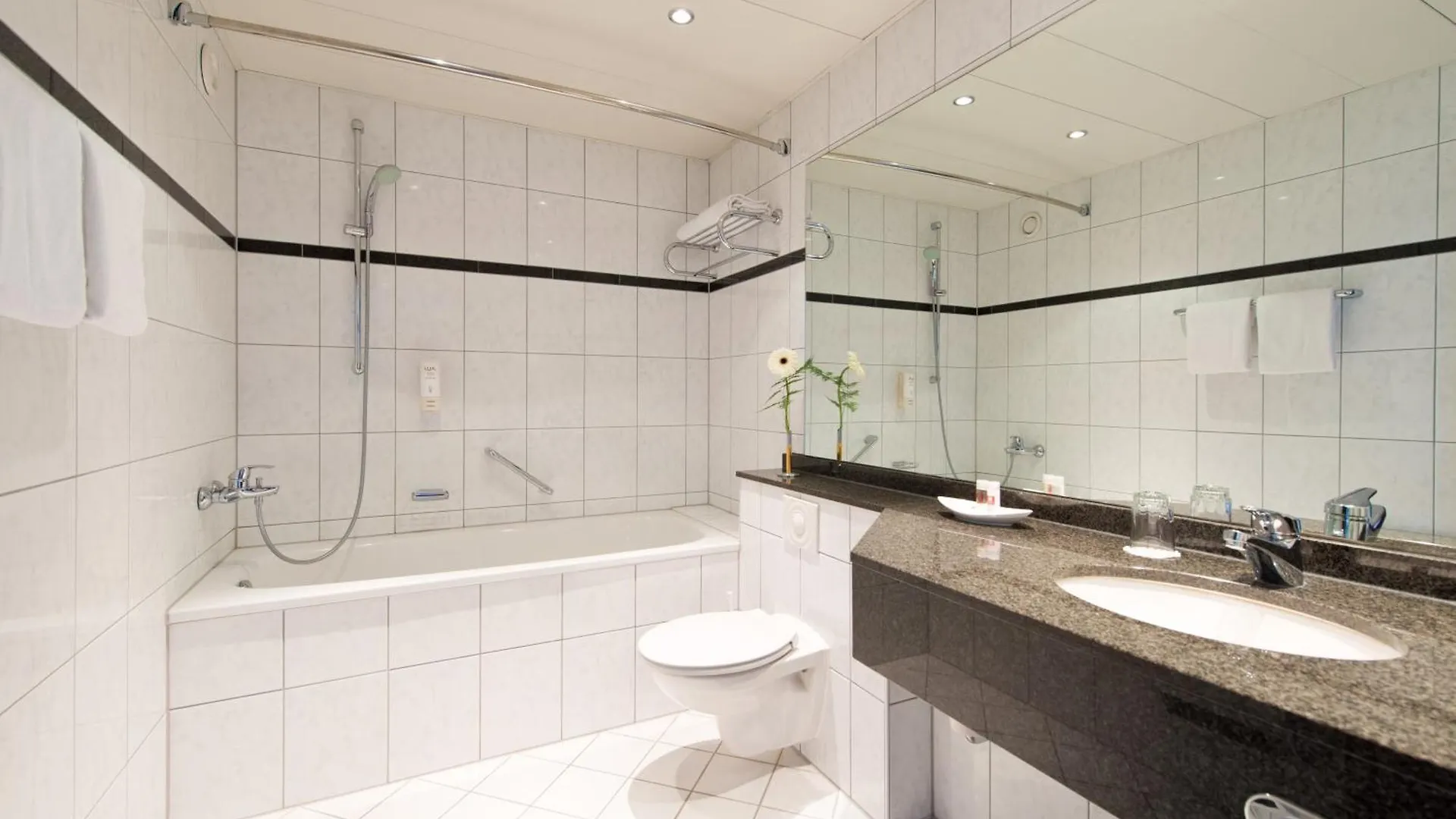 Leonardo Hotel Koeln Bonn Airport  Cologne